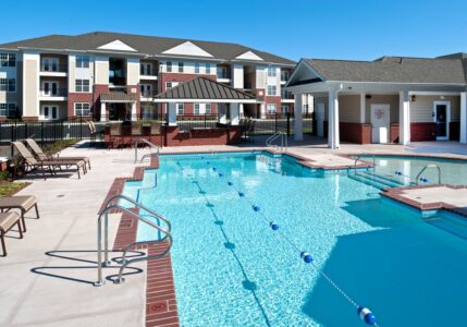 Meadowood Apartments Swimming Pool Photo28